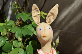 Toujours un plan Tilda.<br><br>Il est bien mignon mon petit lapin orange comme la carotte ! lol !<br><br>